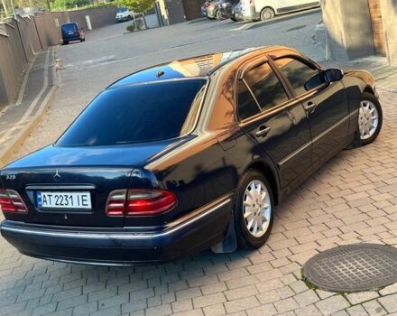 Синій Мерседес 320, об'ємом двигуна 3.2 л та пробігом 300 тис. км за 3700 $, фото 6 на Automoto.ua
