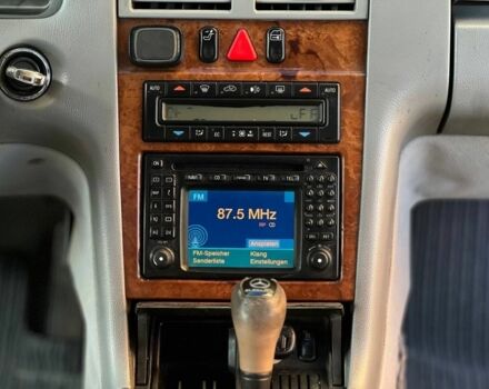 Синій Мерседес 320, об'ємом двигуна 3.2 л та пробігом 300 тис. км за 3700 $, фото 11 на Automoto.ua