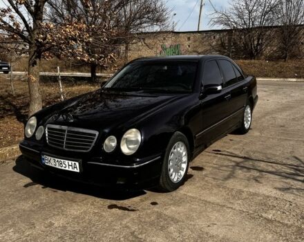 Синий Мерседес 320, объемом двигателя 3.2 л и пробегом 301 тыс. км за 4800 $, фото 3 на Automoto.ua