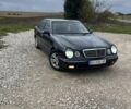 Синий Мерседес 320, объемом двигателя 3.2 л и пробегом 380 тыс. км за 5300 $, фото 1 на Automoto.ua