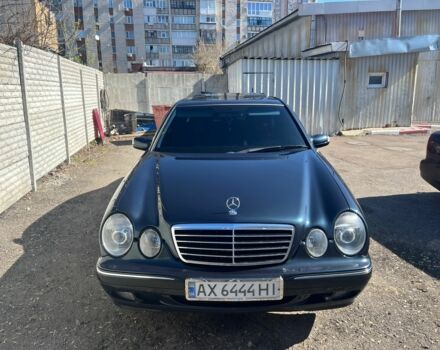 Синий Мерседес 320, объемом двигателя 3.2 л и пробегом 380 тыс. км за 6500 $, фото 2 на Automoto.ua