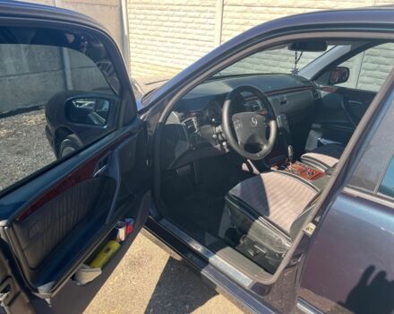 Синий Мерседес 320, объемом двигателя 3.2 л и пробегом 380 тыс. км за 6500 $, фото 8 на Automoto.ua