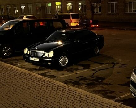 Синий Мерседес 320, объемом двигателя 3.2 л и пробегом 301 тыс. км за 4800 $, фото 2 на Automoto.ua