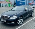 Синий Мерседес 320, объемом двигателя 3 л и пробегом 200 тыс. км за 6700 $, фото 1 на Automoto.ua