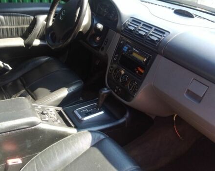 Синий Мерседес 320, объемом двигателя 3.2 л и пробегом 300 тыс. км за 4200 $, фото 4 на Automoto.ua