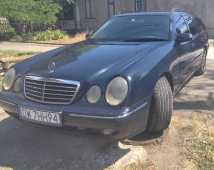 Синий Мерседес 320, объемом двигателя 3.2 л и пробегом 430 тыс. км за 2799 $, фото 2 на Automoto.ua