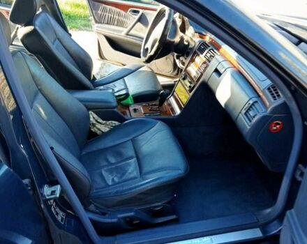 Синий Мерседес 320, объемом двигателя 3.2 л и пробегом 430 тыс. км за 2699 $, фото 9 на Automoto.ua