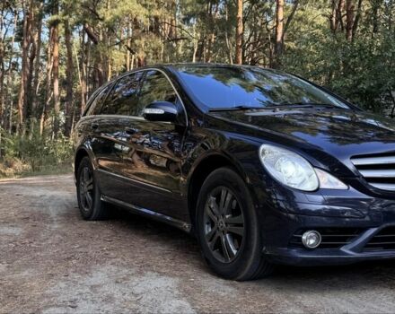 Синий Мерседес 320, объемом двигателя 3 л и пробегом 370 тыс. км за 10500 $, фото 1 на Automoto.ua