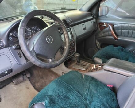 Синій Мерседес 320, об'ємом двигуна 3.2 л та пробігом 300 тис. км за 4999 $, фото 6 на Automoto.ua