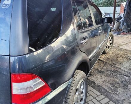 Синій Мерседес 320, об'ємом двигуна 3.2 л та пробігом 300 тис. км за 4999 $, фото 4 на Automoto.ua