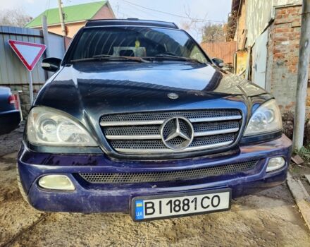 Синій Мерседес 320, об'ємом двигуна 3.2 л та пробігом 300 тис. км за 4999 $, фото 1 на Automoto.ua