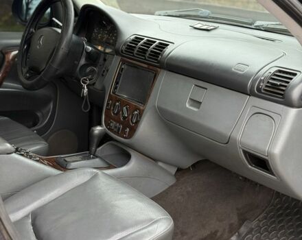 Синий Мерседес 320, объемом двигателя 3.2 л и пробегом 149 тыс. км за 3800 $, фото 9 на Automoto.ua