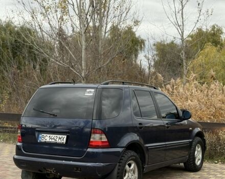 Синий Мерседес 320, объемом двигателя 3.2 л и пробегом 149 тыс. км за 3800 $, фото 3 на Automoto.ua