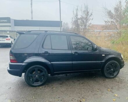 Синий Мерседес 320, объемом двигателя 3.2 л и пробегом 324 тыс. км за 4699 $, фото 6 на Automoto.ua