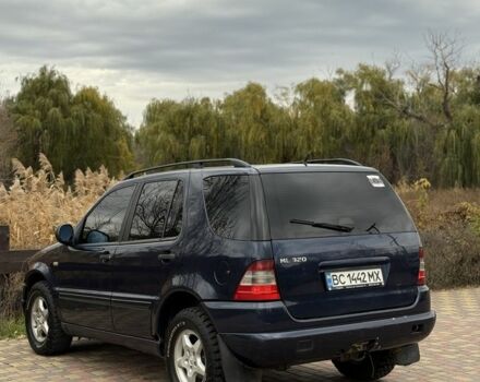 Синий Мерседес 320, объемом двигателя 3.2 л и пробегом 149 тыс. км за 3800 $, фото 5 на Automoto.ua