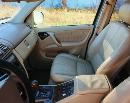 Синий Мерседес 320, объемом двигателя 3.2 л и пробегом 219 тыс. км за 2499 $, фото 6 на Automoto.ua