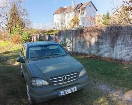 Синий Мерседес 320, объемом двигателя 3.2 л и пробегом 219 тыс. км за 2499 $, фото 4 на Automoto.ua