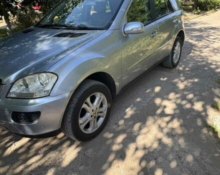 Синий Мерседес 320, объемом двигателя 3 л и пробегом 100 тыс. км за 6552 $, фото 2 на Automoto.ua