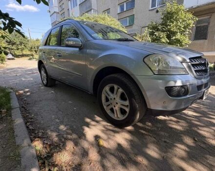 Синий Мерседес 320, объемом двигателя 3 л и пробегом 100 тыс. км за 6552 $, фото 1 на Automoto.ua