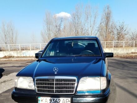 Синий Мерседес 320, объемом двигателя 3.2 л и пробегом 390 тыс. км за 4000 $, фото 1 на Automoto.ua