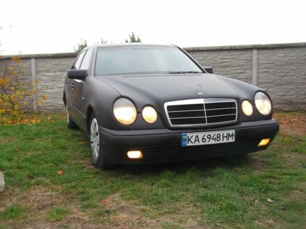 Мерседес 320 1996 у Рокитном на Automoto.ua Синій Мерседес 320, об'ємом двигуна 3.2 л та пробігом 3 тис. км за 3200 $, фото 1 на Automoto.ua