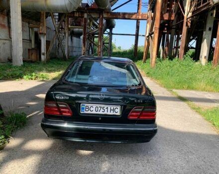 Зеленый Мерседес 320, объемом двигателя 3.2 л и пробегом 440 тыс. км за 4800 $, фото 6 на Automoto.ua