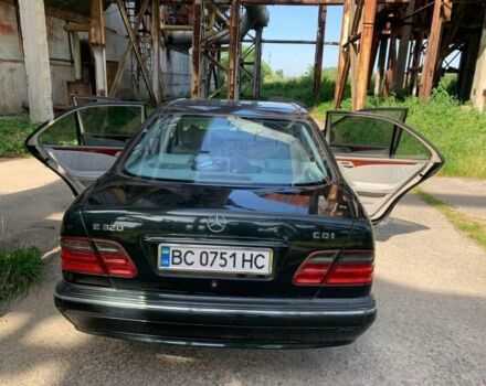 Зеленый Мерседес 320, объемом двигателя 3.2 л и пробегом 440 тыс. км за 4800 $, фото 1 на Automoto.ua