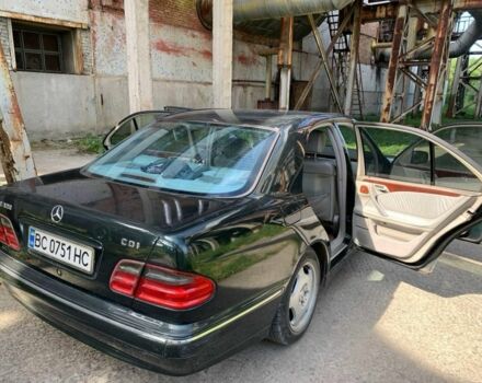 Зеленый Мерседес 320, объемом двигателя 3.2 л и пробегом 440 тыс. км за 4800 $, фото 2 на Automoto.ua