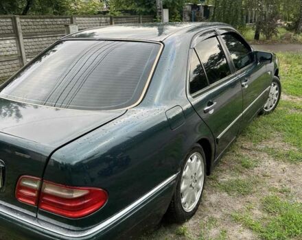 Зеленый Мерседес 320, объемом двигателя 3.2 л и пробегом 3 тыс. км за 3000 $, фото 2 на Automoto.ua