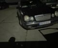 Зеленый Мерседес 320, объемом двигателя 3.2 л и пробегом 320 тыс. км за 2200 $, фото 1 на Automoto.ua