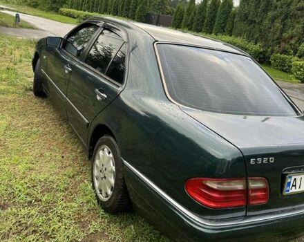 Зеленый Мерседес 320, объемом двигателя 3.2 л и пробегом 3 тыс. км за 3000 $, фото 4 на Automoto.ua