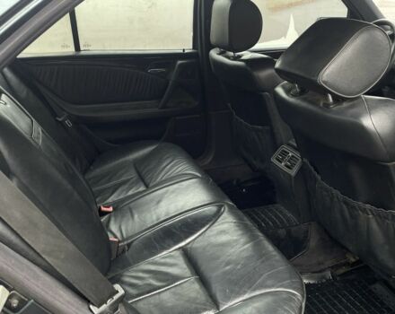 Зеленый Мерседес 320, объемом двигателя 3.2 л и пробегом 333 тыс. км за 2950 $, фото 6 на Automoto.ua