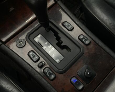 Зеленый Мерседес 320, объемом двигателя 3.2 л и пробегом 333 тыс. км за 2950 $, фото 9 на Automoto.ua