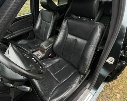 Зеленый Мерседес 320, объемом двигателя 3.2 л и пробегом 333 тыс. км за 2950 $, фото 8 на Automoto.ua