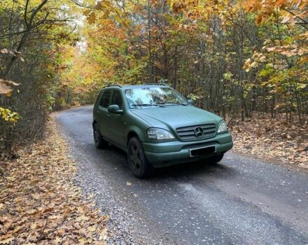 Зелений Мерседес 320, об'ємом двигуна 3.2 л та пробігом 231 тис. км за 2700 $, фото 3 на Automoto.ua