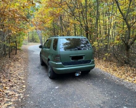 Зелений Мерседес 320, об'ємом двигуна 3.2 л та пробігом 231 тис. км за 2700 $, фото 5 на Automoto.ua