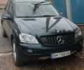 Зеленый Мерседес 320, объемом двигателя 3 л и пробегом 323 тыс. км за 11300 $, фото 1 на Automoto.ua