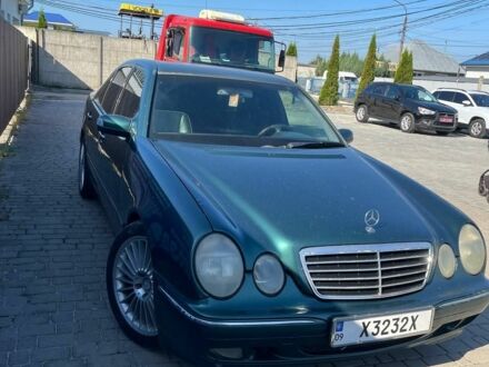 Зеленый Мерседес 320, объемом двигателя 3.2 л и пробегом 624 тыс. км за 3500 $, фото 1 на Automoto.ua