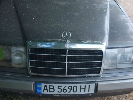 Сірий Мерседес 320 Pullman, об'ємом двигуна 2.96 л та пробігом 300 тис. км за 1050 $, фото 1 на Automoto.ua
