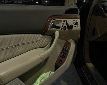 Черный Мерседес 500, объемом двигателя 5 л и пробегом 555 тыс. км за 4000 $, фото 13 на Automoto.ua