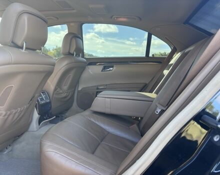 Черный Мерседес 500, объемом двигателя 5.5 л и пробегом 309 тыс. км за 11999 $, фото 5 на Automoto.ua