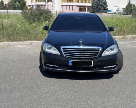 Черный Мерседес 500, объемом двигателя 4.7 л и пробегом 256 тыс. км за 12500 $, фото 1 на Automoto.ua