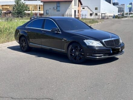 Мерседес 500 2011 в Украинке на Automoto.ua Черный Мерседес 500, объемом двигателя 4.7 л и пробегом 256 тыс. км за 12500 $, фото 1 на Automoto.ua