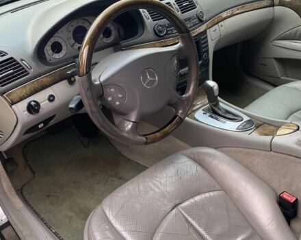 Серый Мерседес 500, объемом двигателя 5 л и пробегом 249 тыс. км за 8000 $, фото 7 на Automoto.ua