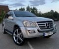 Серый Мерседес 500, объемом двигателя 5.5 л и пробегом 270 тыс. км за 13500 $, фото 1 на Automoto.ua