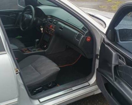 Серый Мерседес 500K, объемом двигателя 2 л и пробегом 346 тыс. км за 2700 $, фото 6 на Automoto.ua