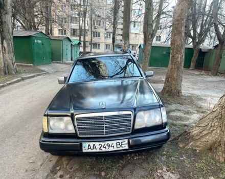 Черный Мерседес 8, объемом двигателя 0 л и пробегом 350 тыс. км за 63000 $, фото 1 на Automoto.ua