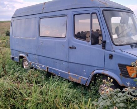 Синий Мерседес 8, объемом двигателя 2 л и пробегом 222 тыс. км за 2200 $, фото 4 на Automoto.ua
