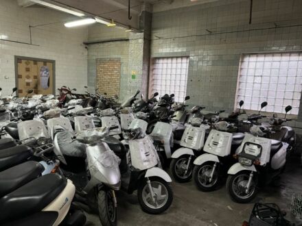 Мерседес 815 1998 в Сарнах на Automoto.ua Красный Мерседес 815, объемом двигателя 4.3 л и пробегом 0 тыс. км за 999 $, фото 1 на Automoto.ua