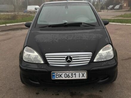 Черный Мерседес А 160, объемом двигателя 1.6 л и пробегом 177 тыс. км за 3000 $, фото 1 на Automoto.ua